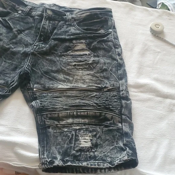 Road Narrows Acid Wash Sz. 36 Shorts - Picture 2 of 9